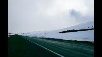 Severe Cold and Fog Persist at Shingo La, India