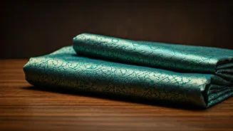 Mrunal Thakur: Embracing Timeless Indian Fashion with Grace and Confidence