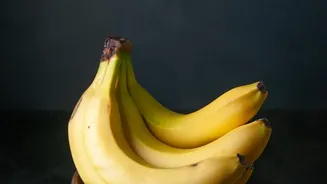 A Common Fruit-Bowl Pairing Quietly Speeds Banana Ripening