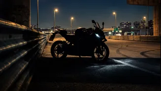Ela fez de novo! BMW publica vídeo teaser de nova moto esportiva carenada