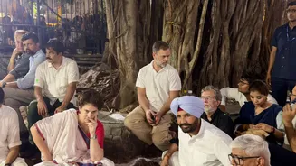 Rahul, Priyanka detained as cops remove MPs from Akashvani Bhawan