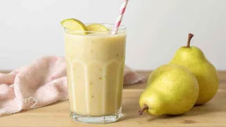 Quick and healthy: Pear and almond smoothie