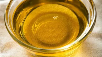 Cold-Pressed vs Refined Cooking Oils: Smoke Point Science And Heart-Health Benefits