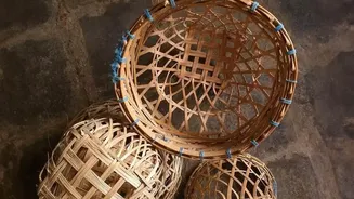 Chic Ways To Hang Artisanal Woven Baskets As Unique Wall Art In Living Rooms