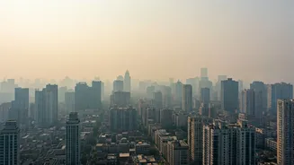 Delhi Smog: AQI Soars, Visibility Drops!