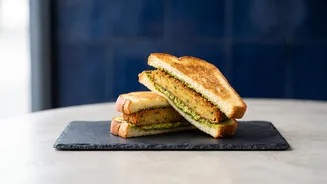 Kosha Mangsho Roll And Bhetki Bhaja Sandwich Join Starbucks Pujo Specials; Starbucks Kolkata Adds Aloo Posto Burger And Kalakand Pie For Pujo