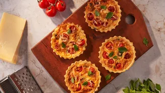 Mini quiche caprese com massa que derrete na boca é opção prática para o lanche