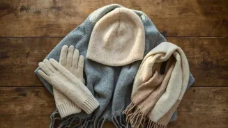 These styles go well with neutral-toned gloves