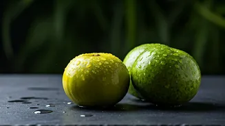 Nutritionists Swear By These Three Monsoon Fruits
