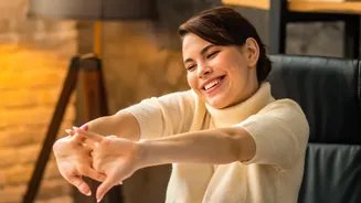Incorporate These Quick Hourly Desk Movements To Keep Your Joints Flexible During Work
