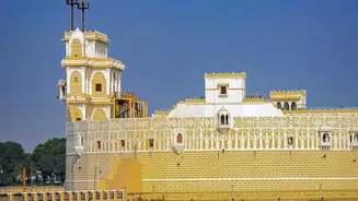 How Shekhawati Homestays Turn Historic Painted Architecture Into Peaceful Off-Season Art Destinations