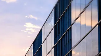 How Smart Heat-Reflecting Window Coatings Keep Urban Living Spaces Naturally Cooler