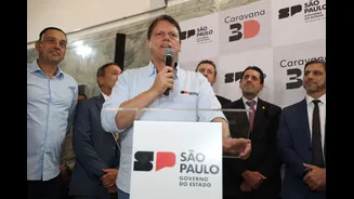 Tarcísio adapta caravanas para facilitar contato com prefeitos