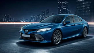 Toyota Camry: A Refined Hybrid Sedan Blending Comfort, Efficiency, and Modern Style