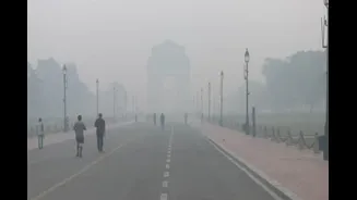 Thick Smog Engulfs Delhi-NCR, Visibility Plunges To Near Zero With AQI Close To 500