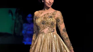 Rujuta Diwekar's Three Lifestyle Suggestions Uses Karisma Kapoor To Explain Long-Term Fitness Habits