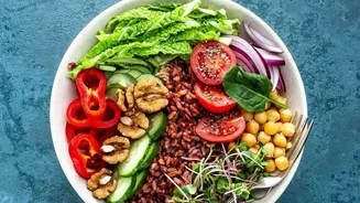 Vegetarians achieve full muscle recovery by pairing whole grains with legumes in daily diets