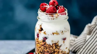 Quick Berry Parfait With Fruit And Yoghurt: What Crunchy Toppings Actually Means