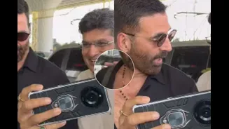 Akshay Kumar Reprimands Fan for Close Selfie