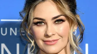 Hairstyles For Round Faces: Loose Updos With Face-Framing Strands