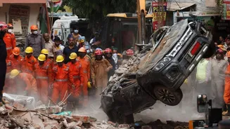 Why did boys' hostel in Delhi's Satya Niketan collapse?