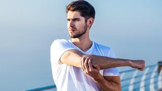 Five Minute Desk Stretches Tackle Shoulder Tightness And Prevent Posture Deterioration