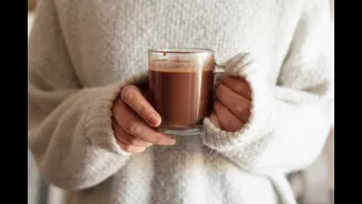 A bebida perfeita para o frio? Veja como fazer o chocolate quente viral do TikTok