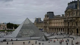 Louvre Shuts Down After Robbery in Paris