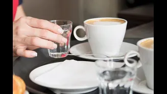 Baristas revelam erro comum ao beber água com café expresso