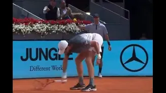 João Fonseca tem ataque de fúria e quebra raquete em eliminação.Vejavídeo
