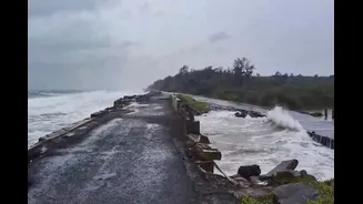 Cyclone Arnab Nears Andhra, 4 States On Alert Ahead Of Landfall; Landslide Warning Issued
