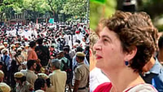 Priyanka Gandhi detained in Delhi protest