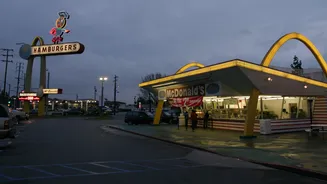 Como era o primeiro McDonald's quando foi inaugurado?