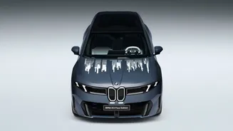 BMW lança iX3 Flow Edition: carro com capô que muda de cor
