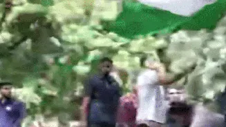 I.N.D.I.A bloc protest: Rahul climbs barricade