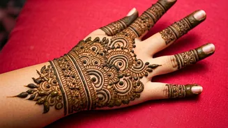 Darken Mehndi Naturally With These 7 Hacks