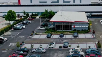What a Viral Gurugram Clip Reveals About Tesla's Traffic Display