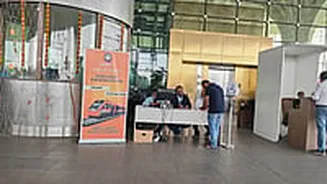 Railways Set Up Passenger Helpdesks At Mumbai Airport’s T1 & T2 Terminal Amid IndiGo Flight Cancellations | Pics