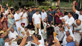 प्रधानमंत्री आवास के सामने राहुल गांधी समेत कांग्रेस सांसदों का धरना, मोदी का इस्तीफा मांगा
