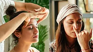 Simple 2-Minute Hacks To Relax & De-Stress Naturally