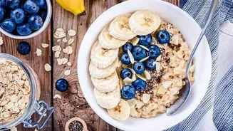 Blueberry oatmeal: A morning meal for glowing skin