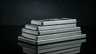 Silver's Ascent: Tracking Rates & Investment Insights in Delhi