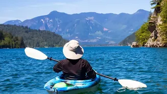 Kayaking vs SUP: Which builds more strength?