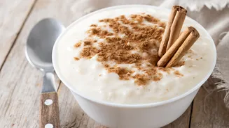 Canjica vegana cremosa leva leite de coco e coco fresco