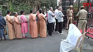 Mumbai BMC Elections 2026: Confusion Over Mobile Phone Rules Creates Chaos At Polling Booths