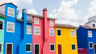 A revolução das cores: Por que as pessoas cansaram de morar em casas que parecem consultórios