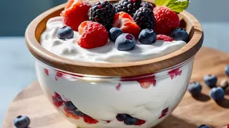 Quick Berry Parfait With Fruit And Yoghurt: Fresh Or Frozen Fruit Comes Into Focus