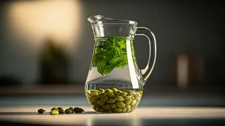 This Cardamom Infused Water Hack Will Cure Your Afternoon Bloating