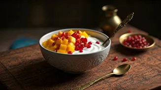 Greek Yogurt Bowl: Protein and Fiber Boost!