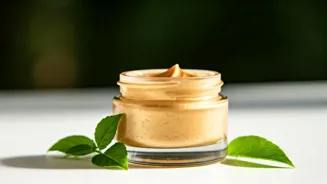 Kareena's Face Mask: Get Her Glow in 3 Steps
